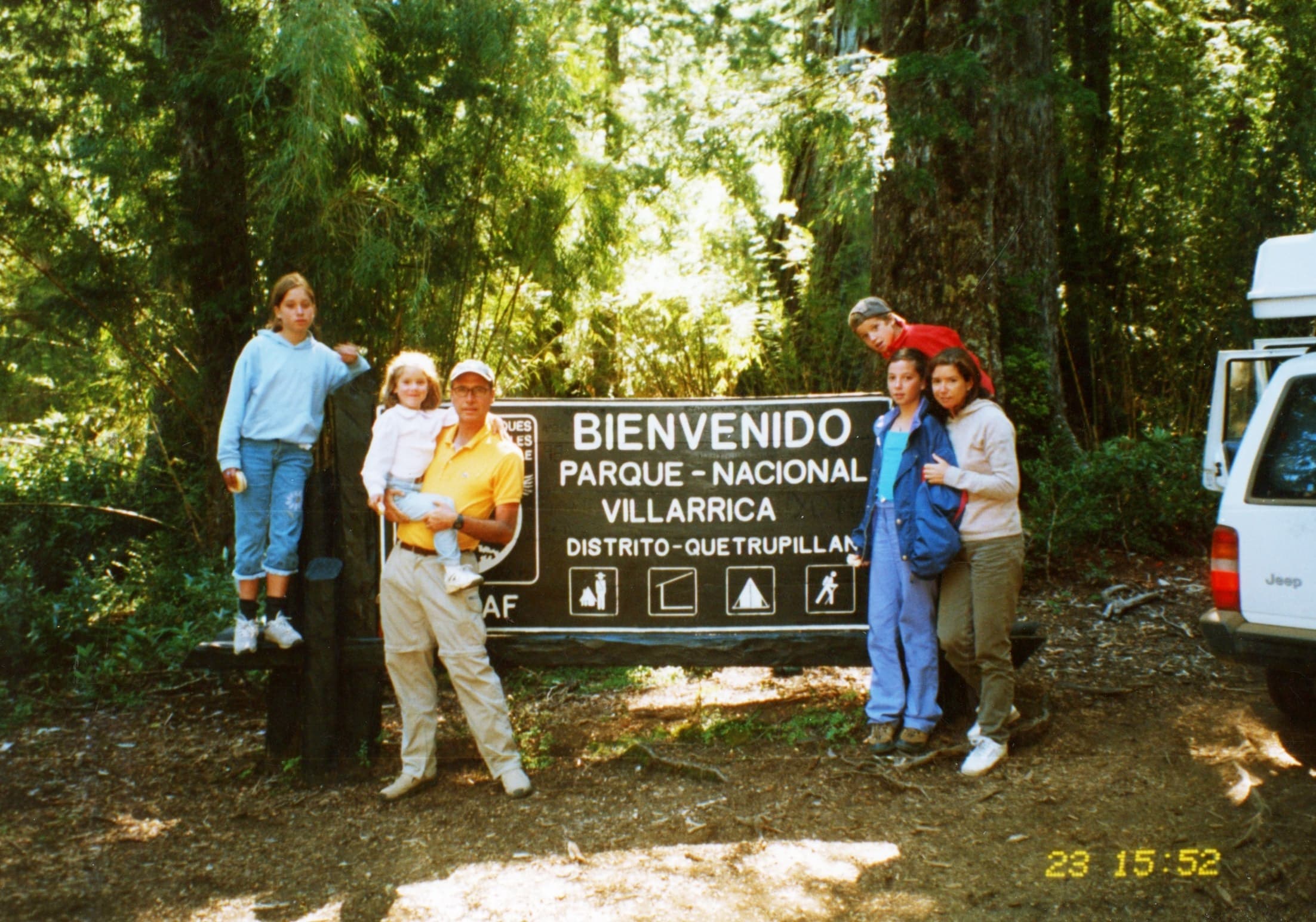La foto con el cartel